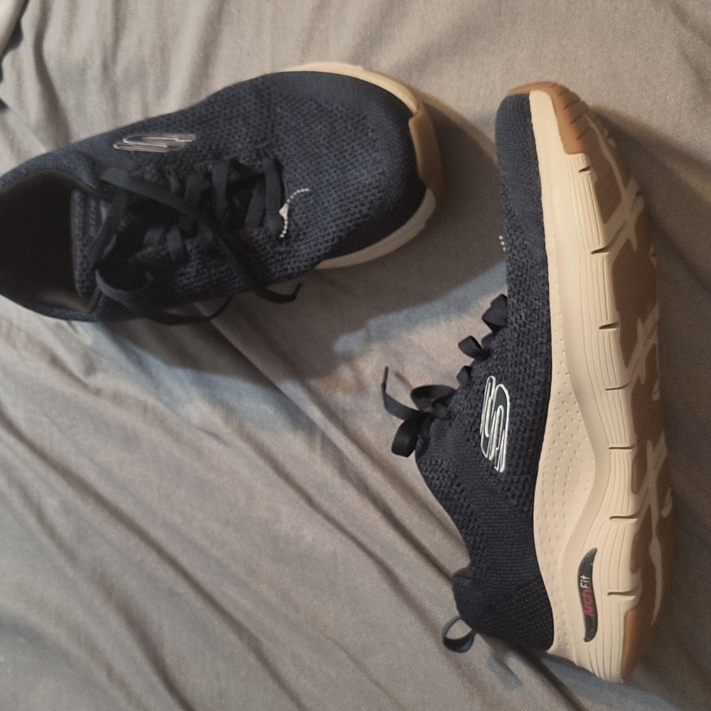 Sketchers Arch Fit men's shoes
